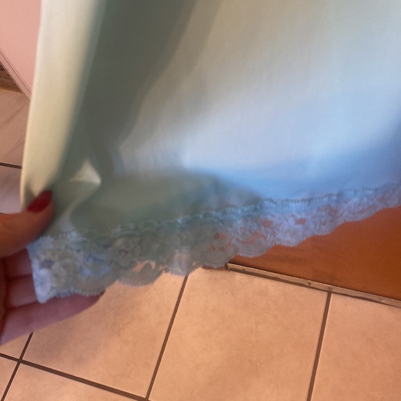 Vintage Two Piece Nightgown and Robe Set Size Medium - Picture 6 of 17